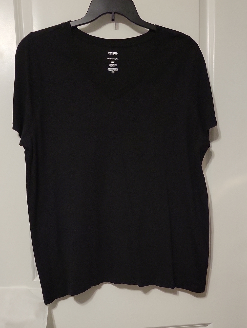 Sonoma Women's Black V-neck, "The Everyday Tee" 0X, Like New.